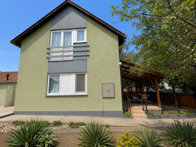 Eladó családi ház, Szigethalmon 89.9 M Ft, 4 szobás