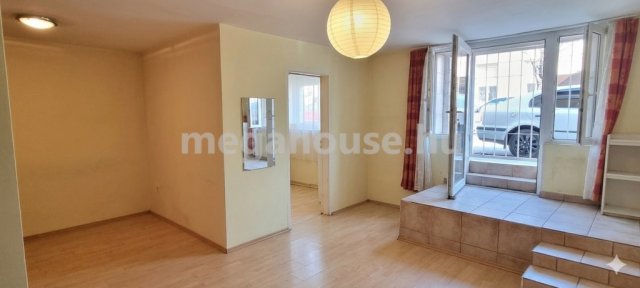 Eladó üzlethelyiség, Budapesten, IV. kerületben, Nádor utcában