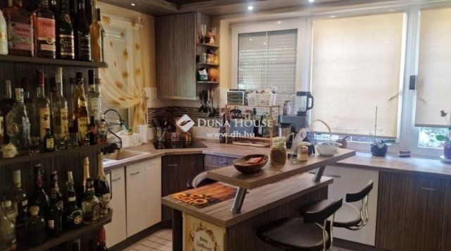 Eladó családi ház, Szentendrén 124.9 M Ft, 3 szobás