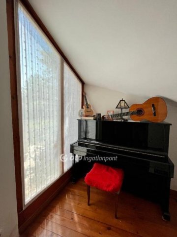 Eladó családi ház, Budakalászon 280 M Ft, 8 szobás