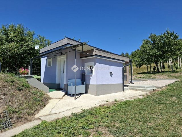 Eladó családi ház, Iszkaszentgyörgyön 26.7 M Ft, 1 szobás