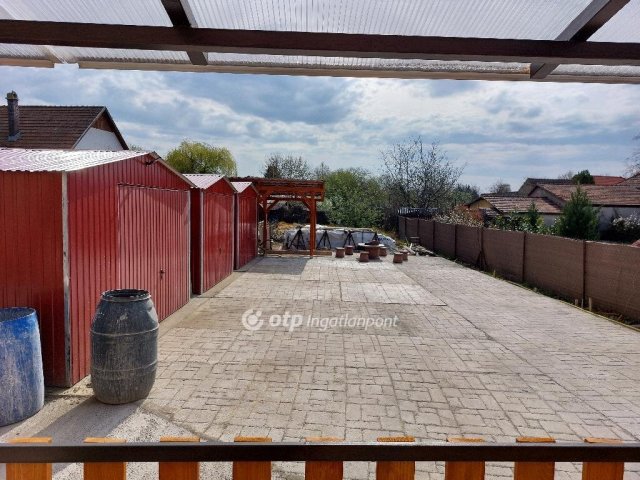 Eladó téglalakás, Hatvanban 65 M Ft, 4 szobás