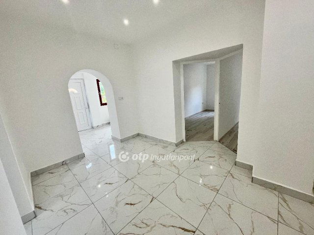 Eladó családi ház, Újszászon 26.9 M Ft, 1+2 szobás