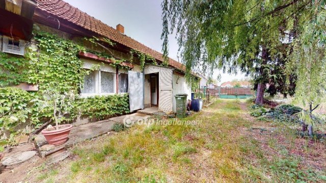Eladó családi ház, Nyírbátorban 18.5 M Ft, 2 szobás