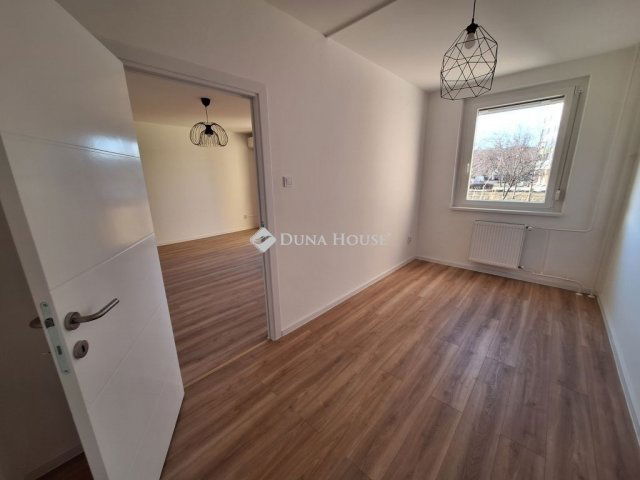 Eladó panellakás, Budapesten, III. kerületben 94.9 M Ft, 4 szobás