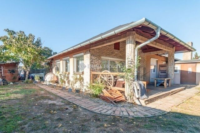 Eladó családi ház, Üllőn 109.9 M Ft, 5 szobás