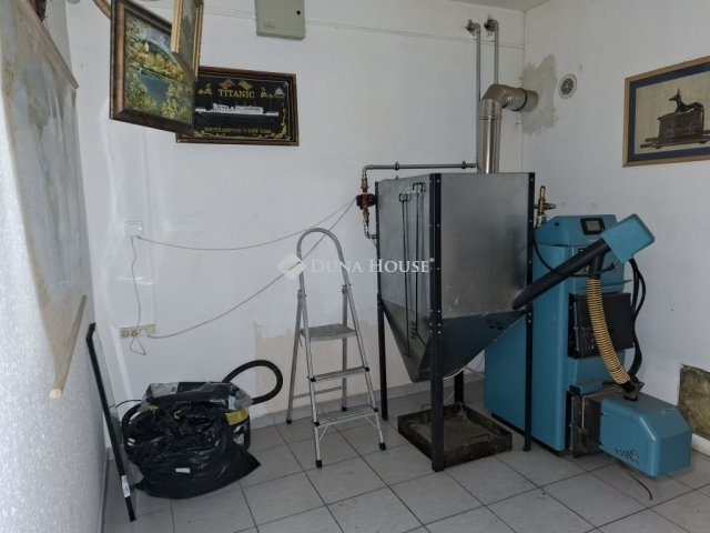 Eladó ipari ingatlan, Pécelen 299.5 M Ft / költözzbe.hu