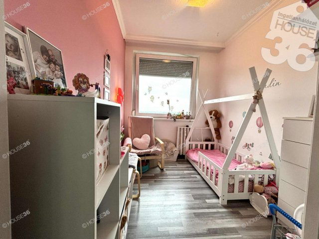 Eladó panellakás, Kecskeméten 48.9 M Ft, 3 szobás