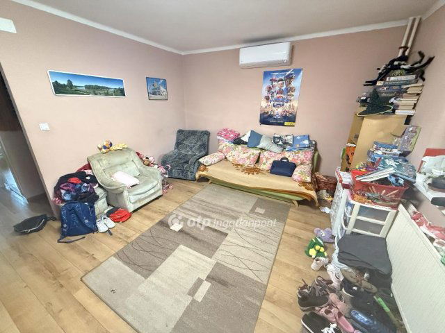 Eladó sorház, Tiszakécskén 42 M Ft, 3 szobás