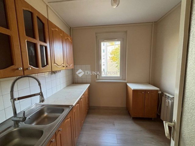 Eladó panellakás, Kecskeméten 53.9 M Ft, 2 szobás