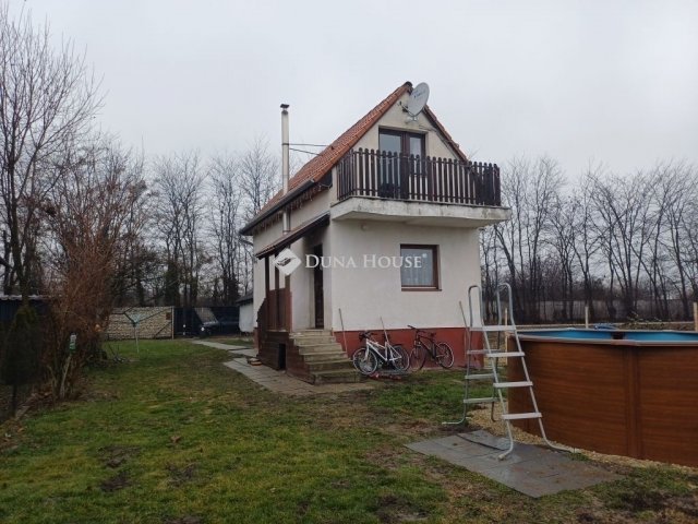 Eladó családi ház, Szigetszentmiklóson 53.9 M Ft, 3 szobás