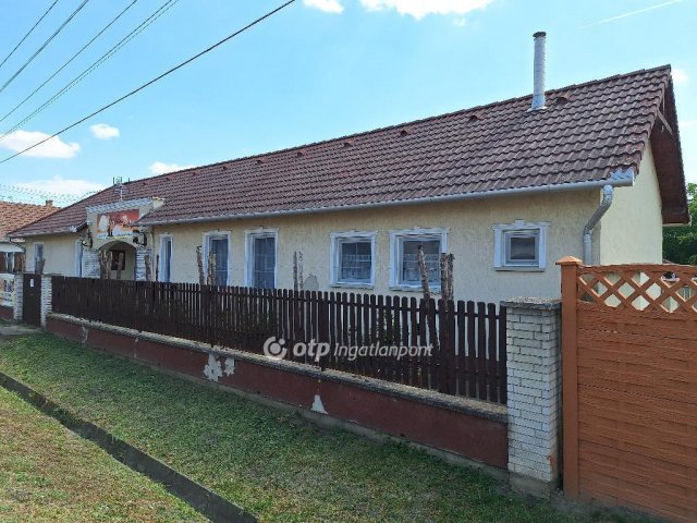 Eladó hotel, Abádszalókban 84 M Ft, 7 szobás