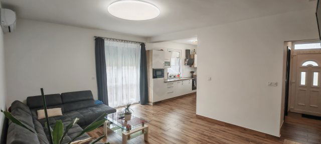 Eladó családi ház, Koroncón 85.9 M Ft, 3+1 szobás