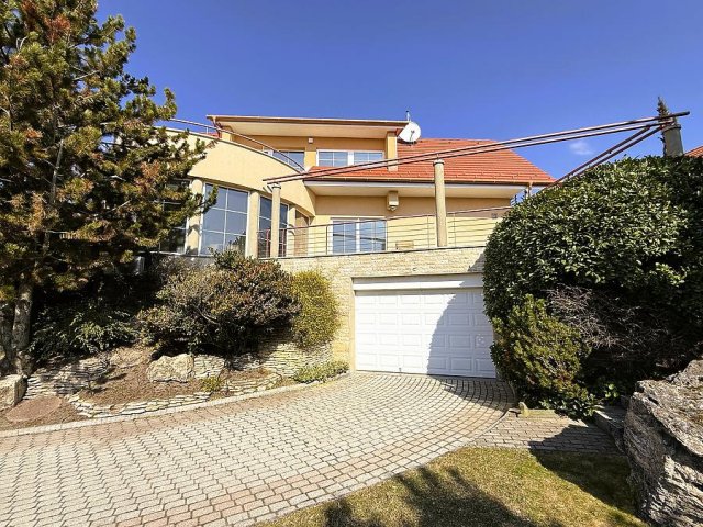 Eladó családi ház, Szentendrén 229 M Ft, 6 szobás