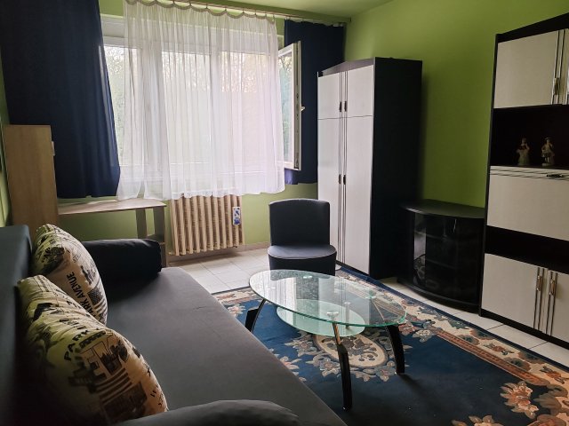 Eladó panellakás, Szegeden 48 M Ft, 1+1 szobás