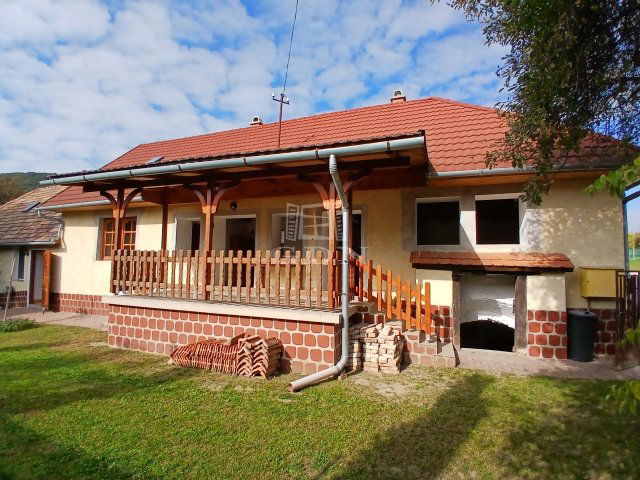 Eladó családi ház, Tagyonon 89.9 M Ft, 3 szobás