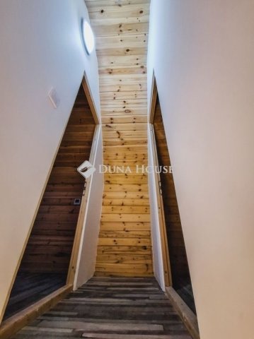 Eladó családi ház, Vasadon 179.9 M Ft, 12 szobás