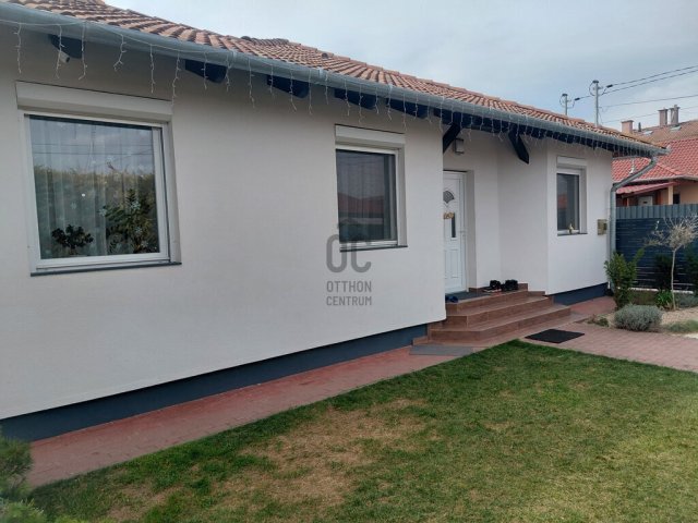 Eladó ikerház, Halásztelken 139 M Ft, 4 szobás