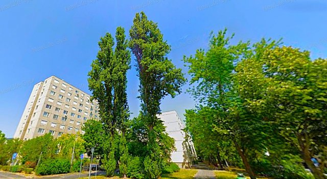 Eladó panellakás, Győrött 52.9 M Ft, 4 szobás