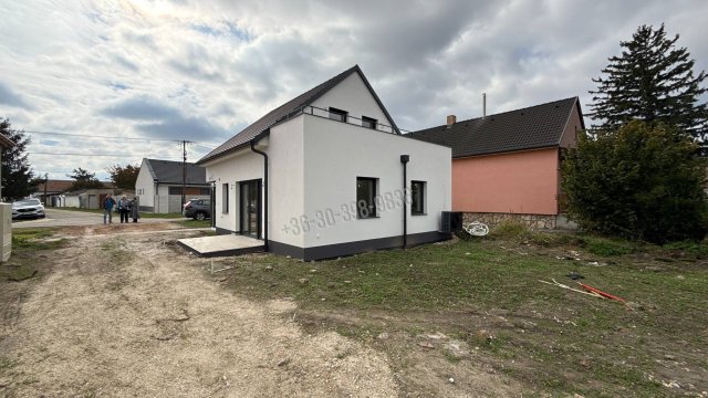 Eladó családi ház, Levélen 92 M Ft, 4 szobás