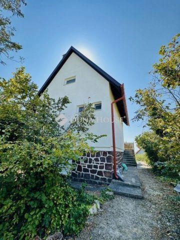 Eladó családi ház, Alsóörsön 74.9 M Ft, 3 szobás