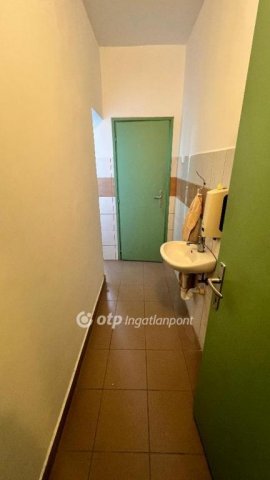 Eladó iroda, Pápán 139 M Ft / költözzbe.hu