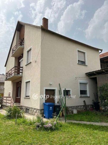 Eladó családi ház, Pécsett 78 M Ft, 3+1 szobás