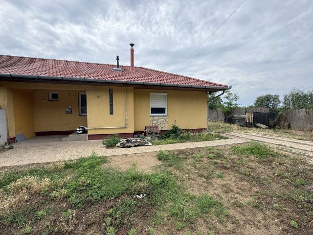 Eladó családi ház, Hajdúsámsonon, Sarok utcában 39.5 M Ft