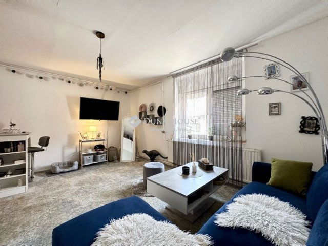 Eladó családi ház, Pécsett 69.99 M Ft, 4 szobás