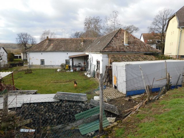 Eladó családi ház, Karádon 21.5 M Ft, 4 szobás