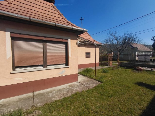 Eladó családi ház, Várgesztesen 54.9 M Ft, 2 szobás