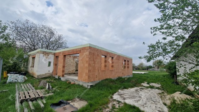 Eladó családi ház, Csémen 29.9 M Ft, 3 szobás