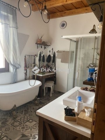 Eladó családi ház, Helvécián 120 M Ft, 4 szobás