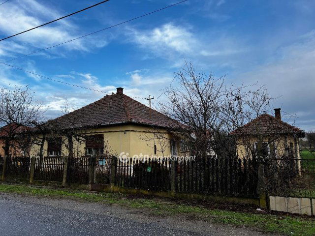 Eladó családi ház, Nyíregyházán 24.9 M Ft, 3 szobás