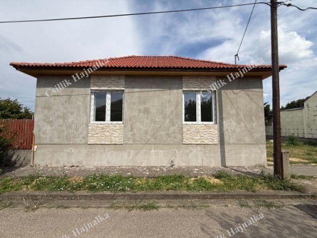 Eladó családi ház, Szolnokon 59 M Ft, 2 szobás