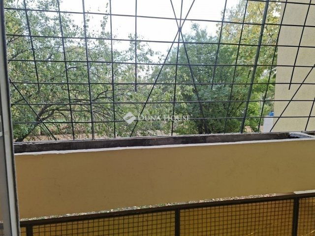 Eladó téglalakás, Gödöllőn 74 M Ft, 2 szobás