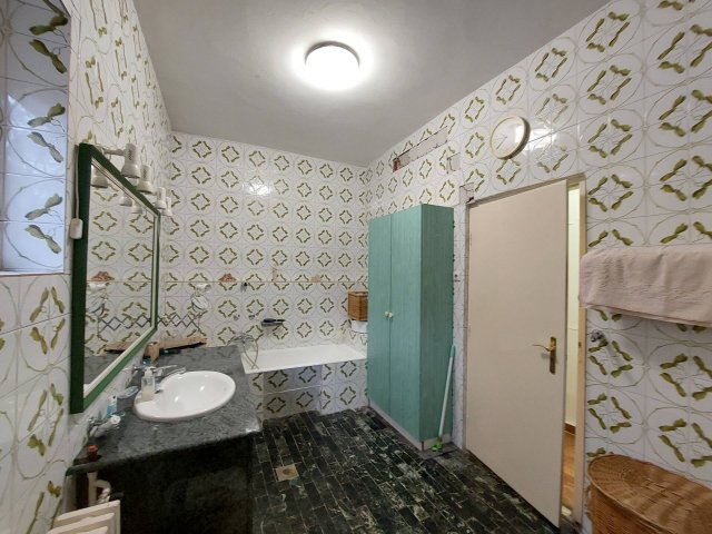 Eladó családi ház, Esztergomban 149.9 M Ft, 8 szobás