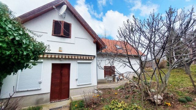 Eladó nyaraló, Balatonalmádiban 75 M Ft, 4 szobás