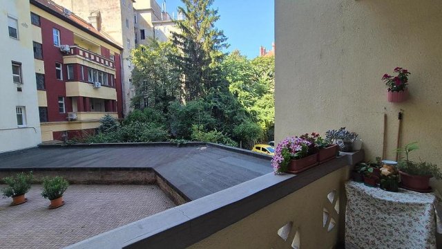 Eladó téglalakás, XI. kerületben, Kosztolányi Dezső téren