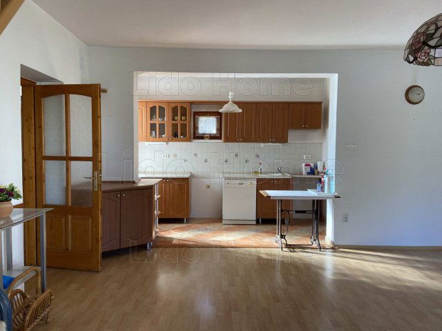 Eladó családi ház, Balatonalmádiban 94.99 M Ft, 16 szobás