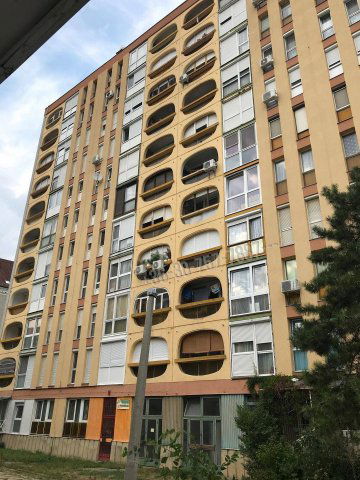 Eladó panellakás, Pécsett 47.9 M Ft, 3 szobás