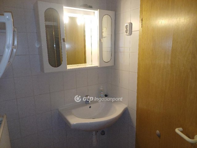 Eladó családi ház, Nagykanizsán 250 M Ft, 10 szobás