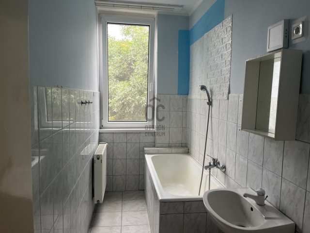 Eladó téglalakás, Tatabányán 36 M Ft, 2 szobás