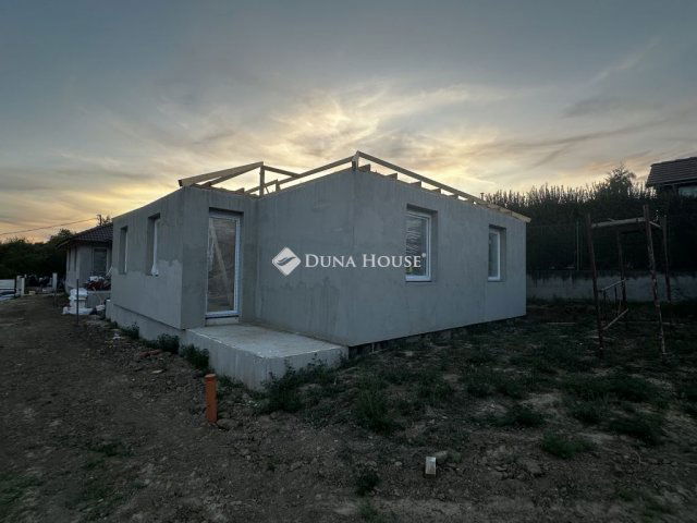 Eladó ikerház, Tabon 65 M Ft, 4 szobás / költözzbe.hu
