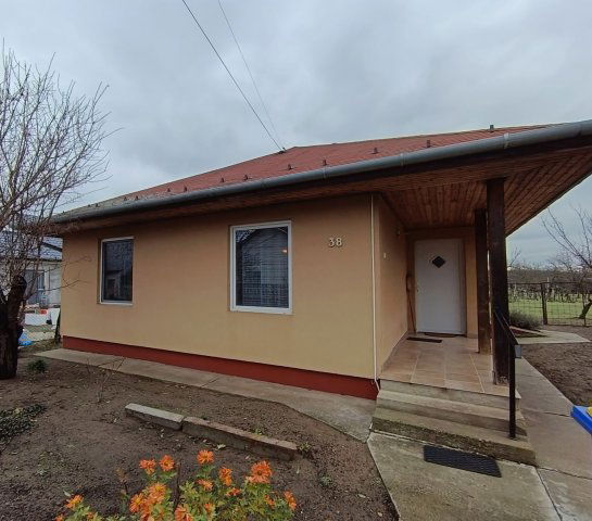 Eladó családi ház, Újszilváson 38.9 M Ft, 2+1 szobás