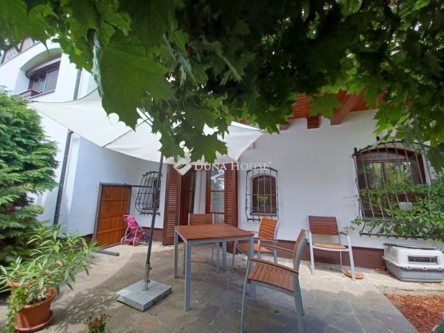 Eladó családi ház, Kesztölcön 135 M Ft, 6 szobás