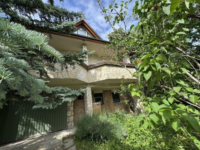 Eladó családi ház, Budakeszin 179.9 M Ft, 1 szobás