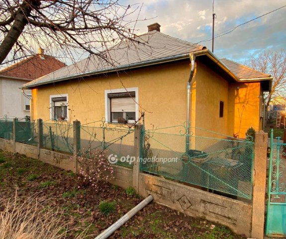 Eladó családi ház, Tiszafüreden 39 M Ft, 5 szobás