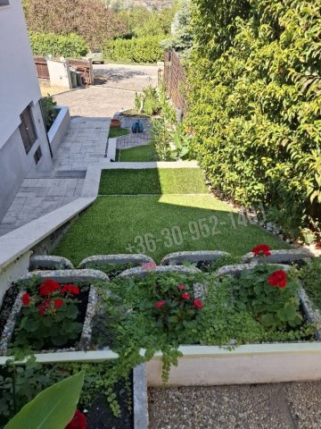 Eladó családi ház, Esztergomban 145 M Ft, 7 szobás