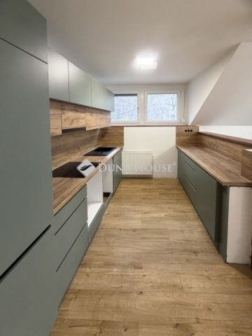 Eladó téglalakás, Pécsett 99.9 M Ft, 4 szobás